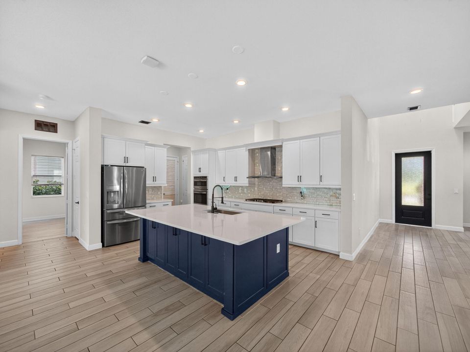 En Venta: $895,000 (5 camas, 4 baños, 3361 Pies cuadrados)