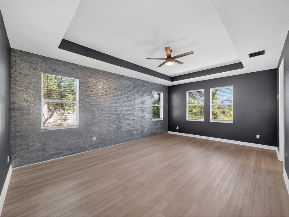 En Venta: $895,000 (5 camas, 4 baños, 3361 Pies cuadrados)