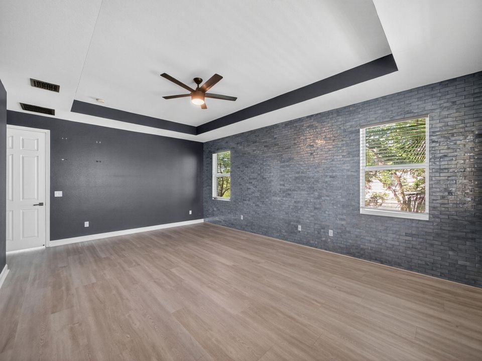 En Venta: $895,000 (5 camas, 4 baños, 3361 Pies cuadrados)