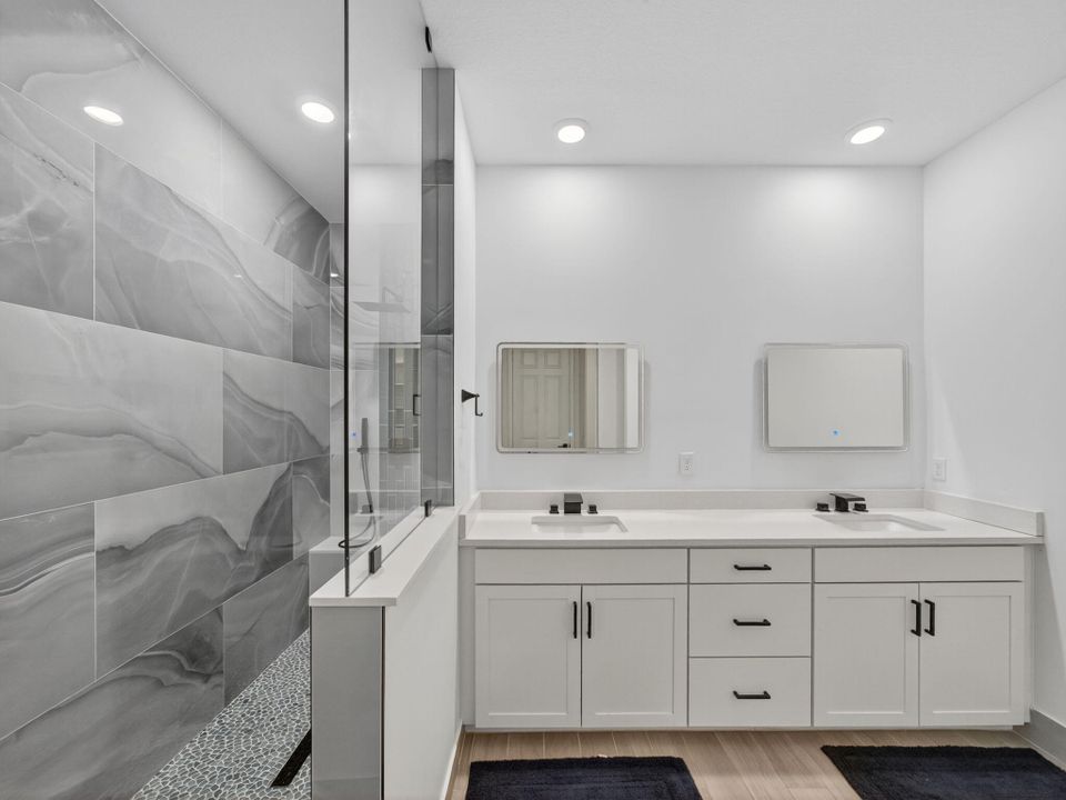 En Venta: $895,000 (5 camas, 4 baños, 3361 Pies cuadrados)