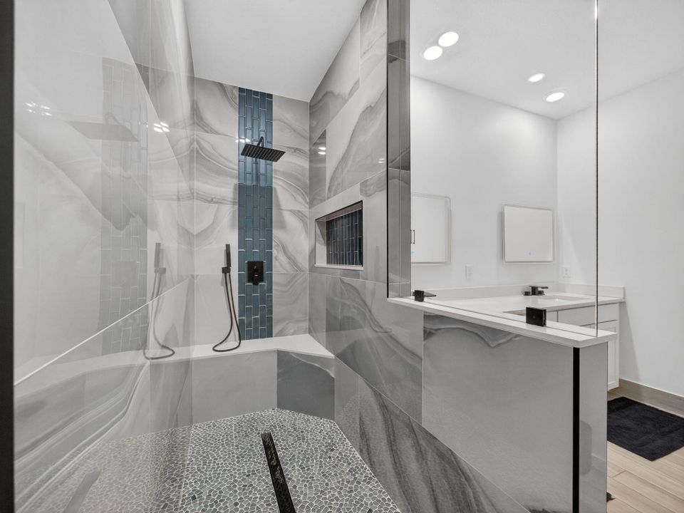 En Venta: $895,000 (5 camas, 4 baños, 3361 Pies cuadrados)