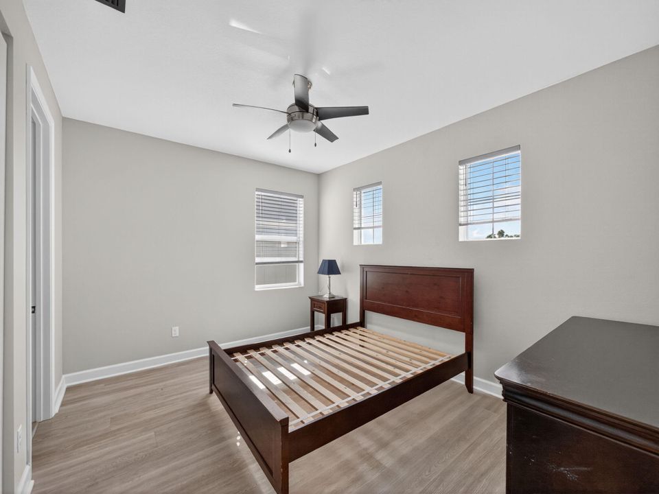 En Venta: $895,000 (5 camas, 4 baños, 3361 Pies cuadrados)