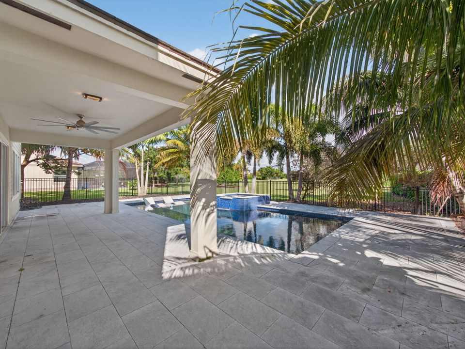 En Venta: $895,000 (5 camas, 4 baños, 3361 Pies cuadrados)