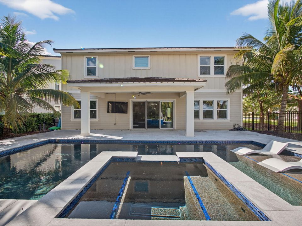 En Venta: $895,000 (5 camas, 4 baños, 3361 Pies cuadrados)