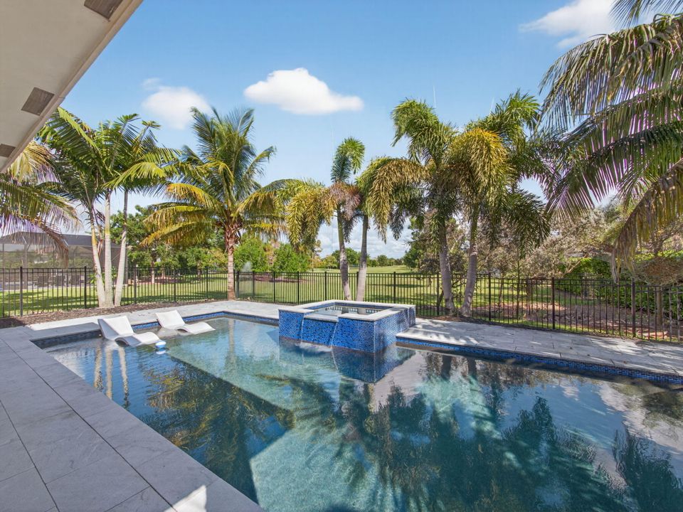 En Venta: $895,000 (5 camas, 4 baños, 3361 Pies cuadrados)