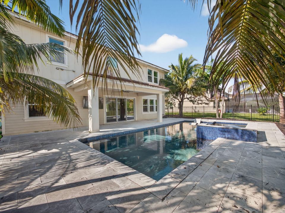 En Venta: $895,000 (5 camas, 4 baños, 3361 Pies cuadrados)