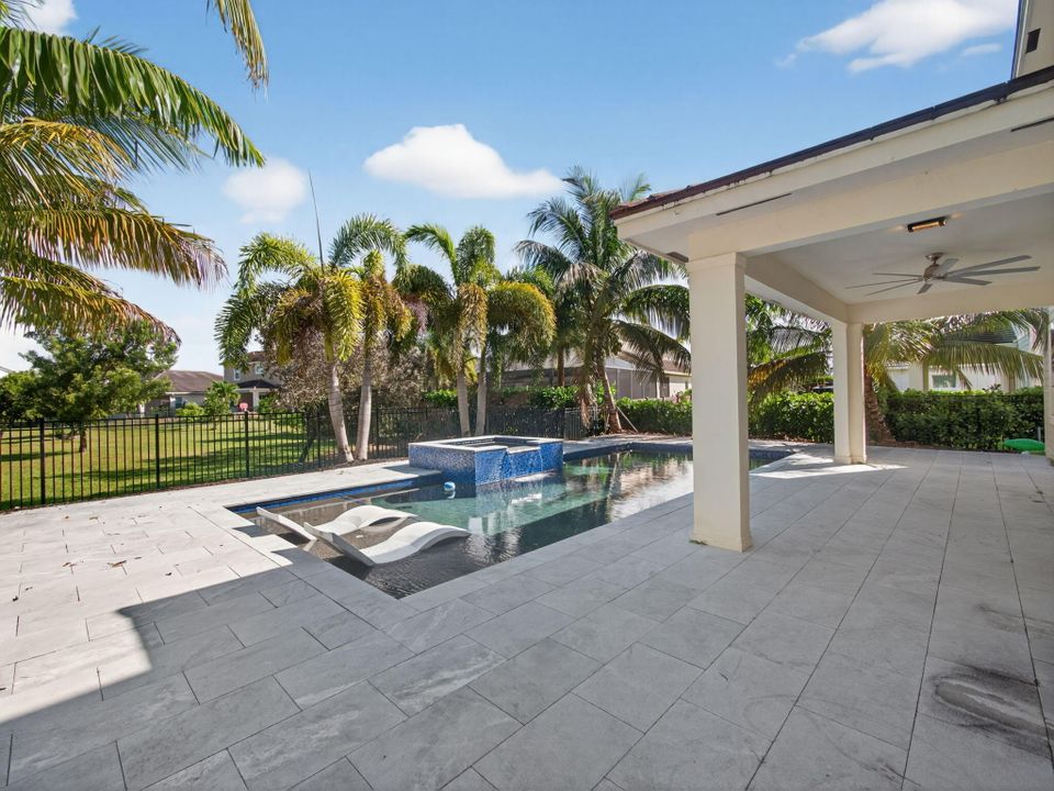 En Venta: $895,000 (5 camas, 4 baños, 3361 Pies cuadrados)