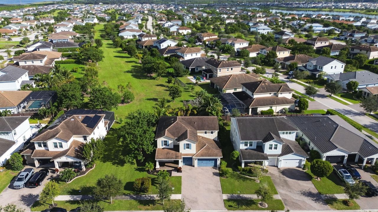 En Venta: $895,000 (5 camas, 4 baños, 3361 Pies cuadrados)