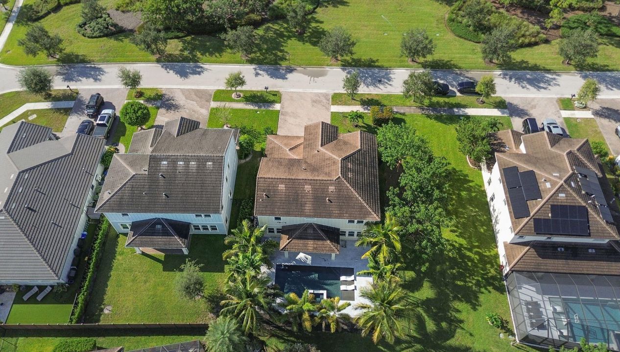 En Venta: $895,000 (5 camas, 4 baños, 3361 Pies cuadrados)