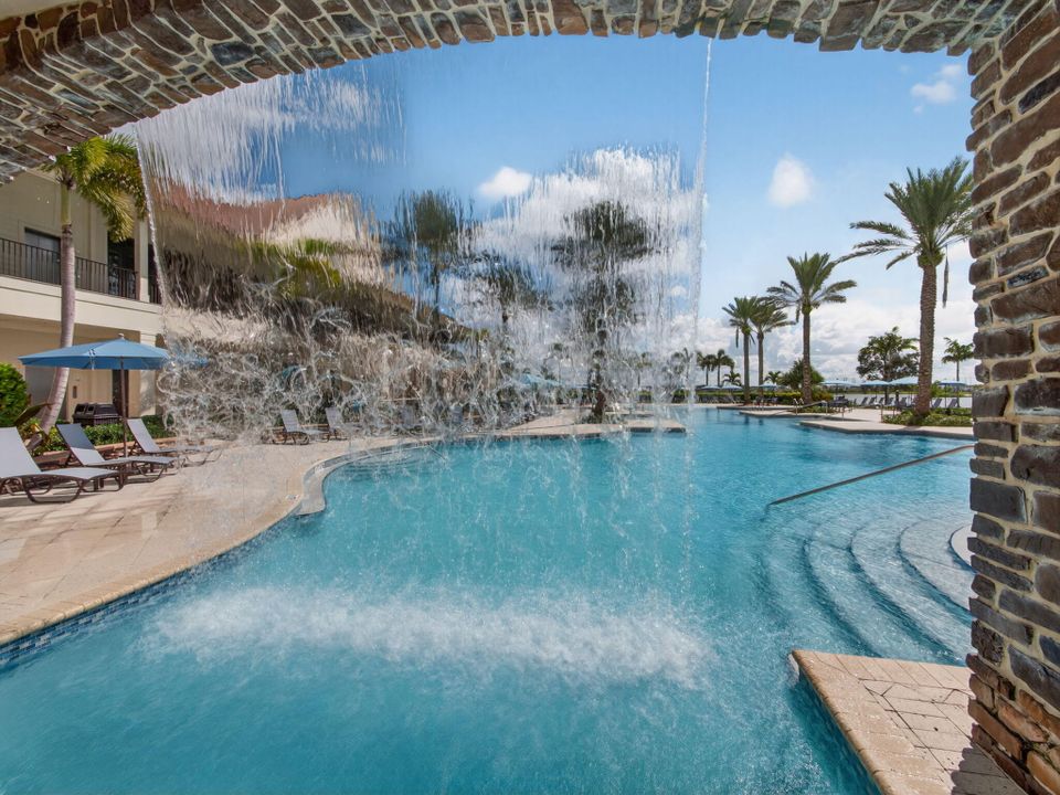 En Venta: $895,000 (5 camas, 4 baños, 3361 Pies cuadrados)