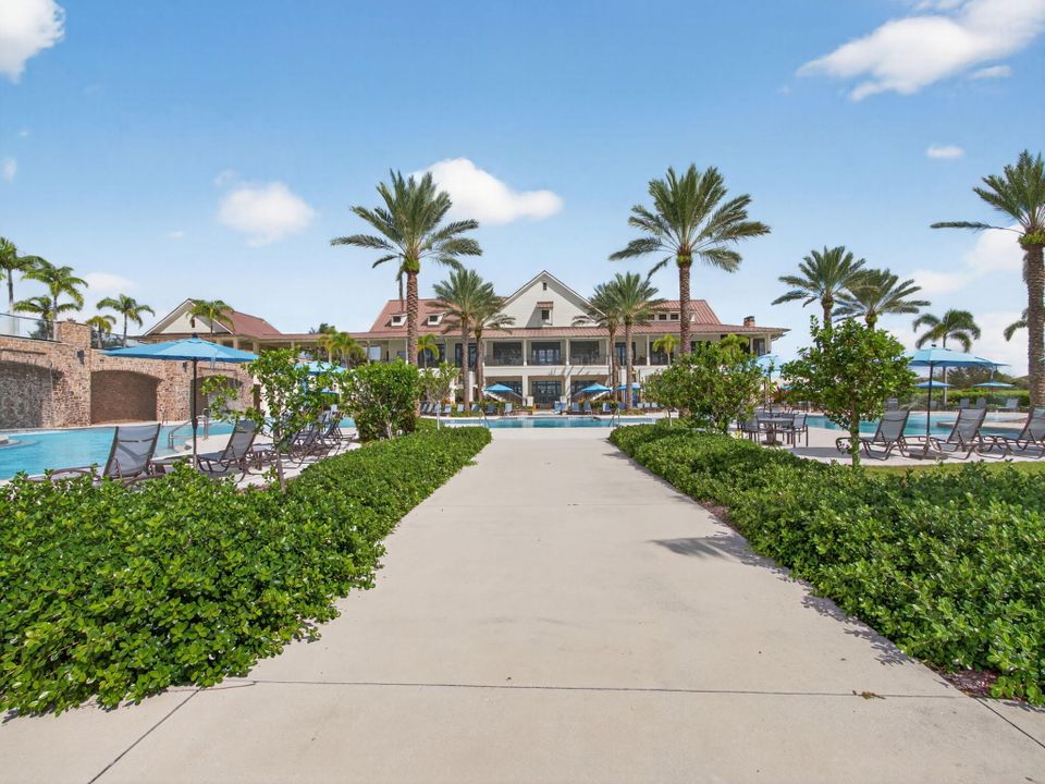 En Venta: $895,000 (5 camas, 4 baños, 3361 Pies cuadrados)