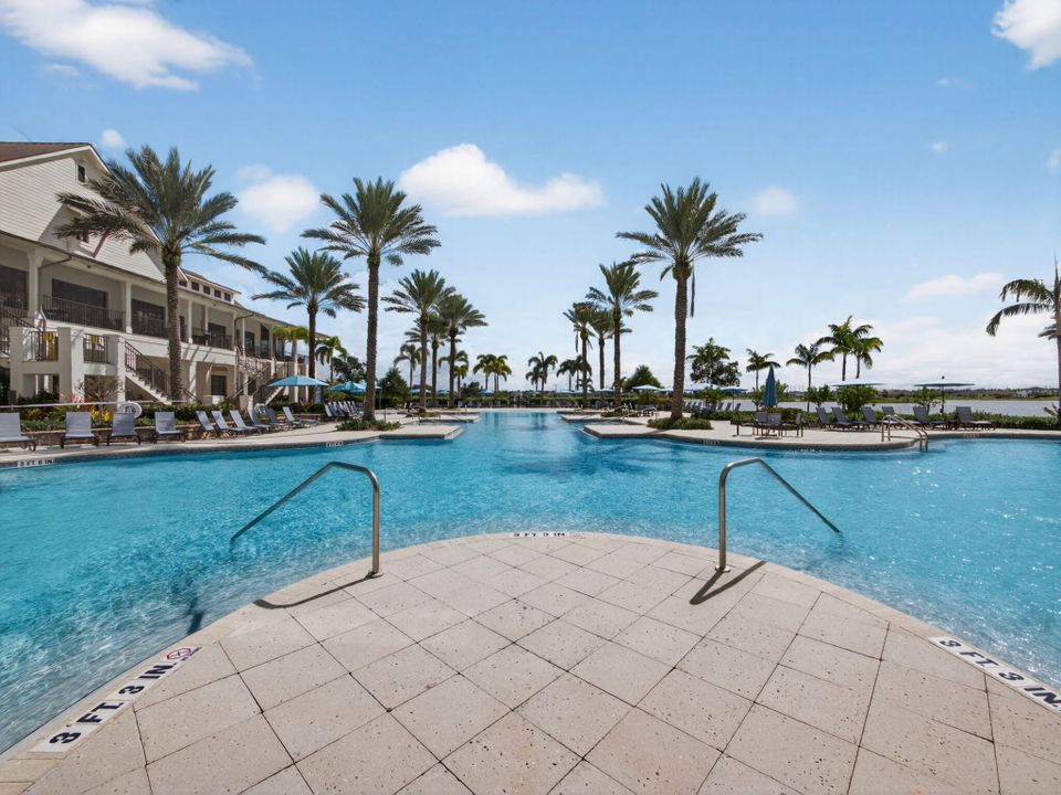 En Venta: $895,000 (5 camas, 4 baños, 3361 Pies cuadrados)