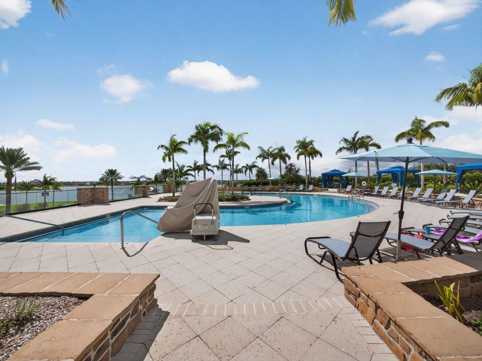 En Venta: $895,000 (5 camas, 4 baños, 3361 Pies cuadrados)