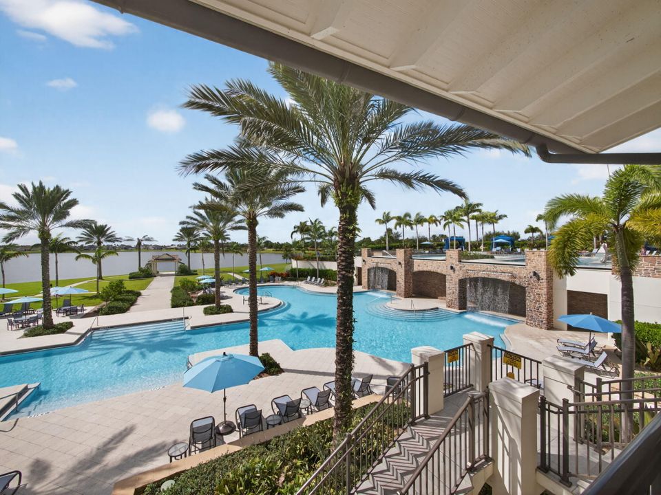 En Venta: $895,000 (5 camas, 4 baños, 3361 Pies cuadrados)