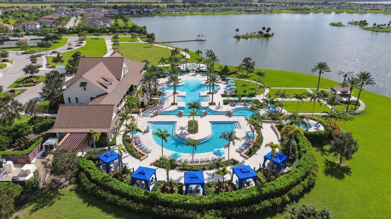 En Venta: $895,000 (5 camas, 4 baños, 3361 Pies cuadrados)