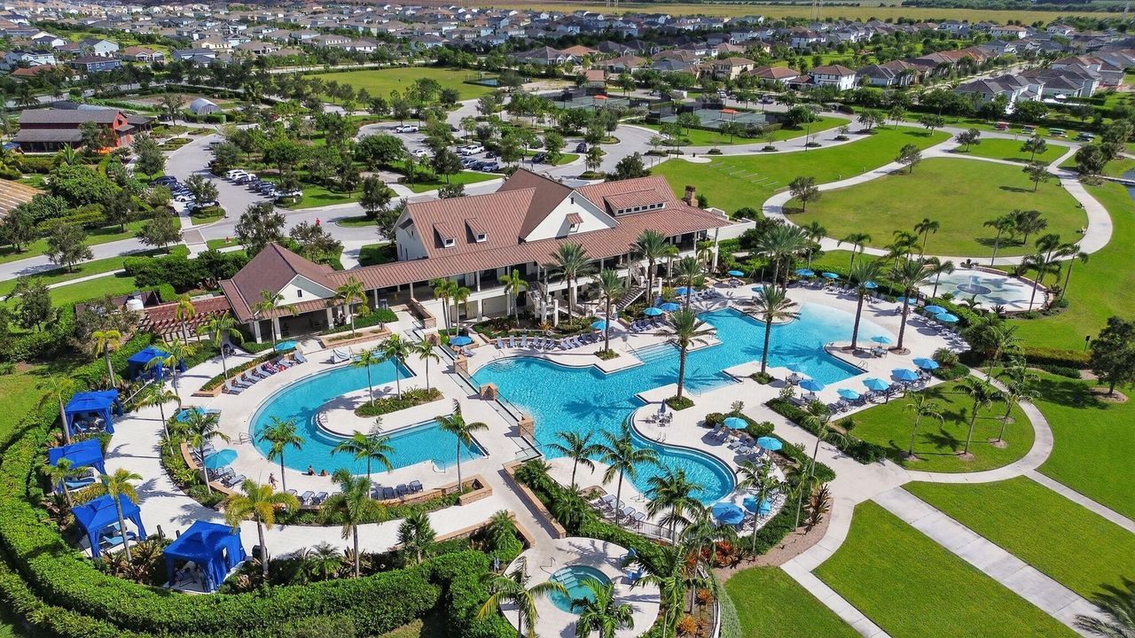 En Venta: $895,000 (5 camas, 4 baños, 3361 Pies cuadrados)