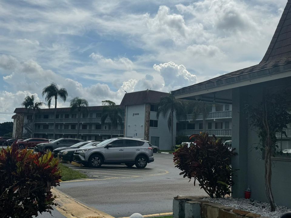 For Rent: $1,450 (1 beds, 1 baths, 756 Square Feet)