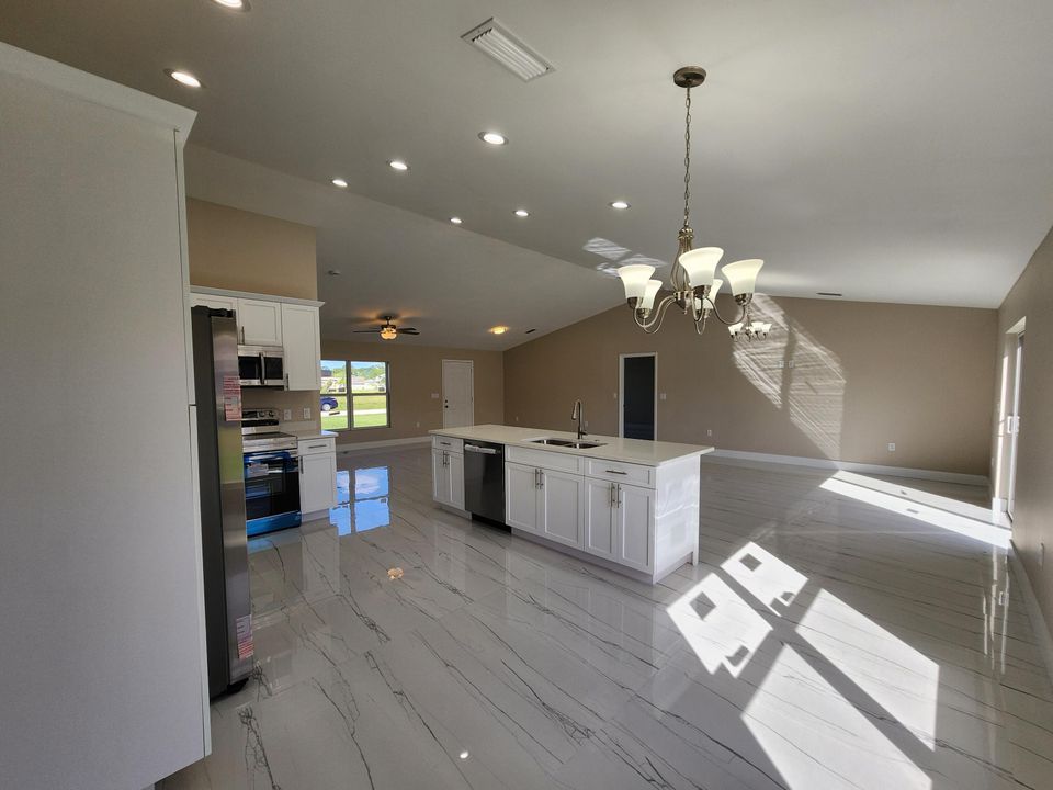 For Sale: $368,000 (3 beds, 2 baths, 1885 Square Feet)