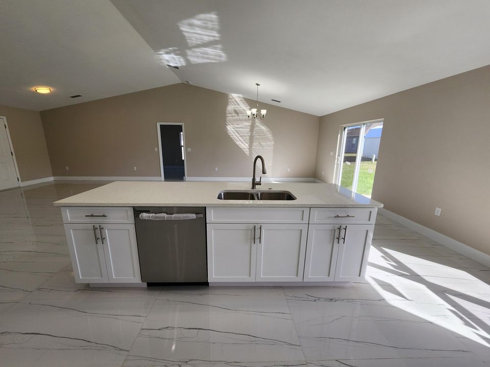 For Sale: $368,000 (3 beds, 2 baths, 1885 Square Feet)