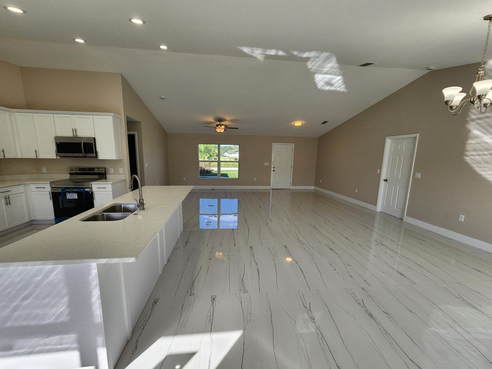 For Sale: $368,000 (3 beds, 2 baths, 1885 Square Feet)