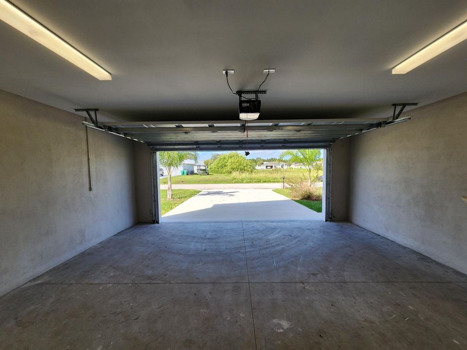 For Sale: $368,000 (3 beds, 2 baths, 1885 Square Feet)