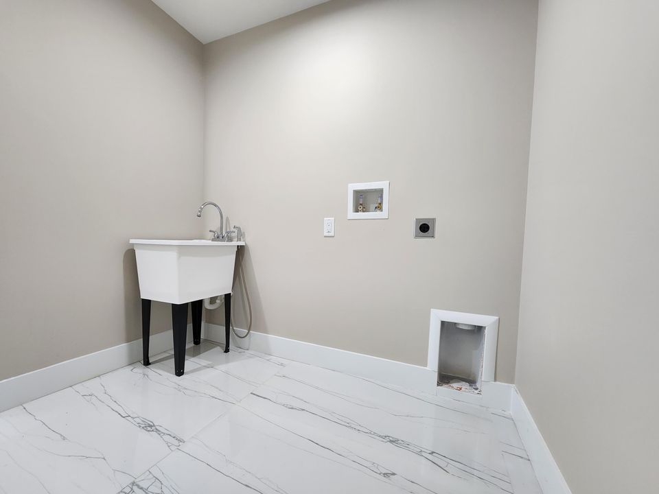 For Sale: $368,000 (3 beds, 2 baths, 1885 Square Feet)