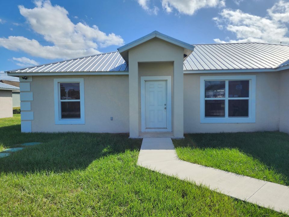 For Sale: $368,000 (3 beds, 2 baths, 1885 Square Feet)