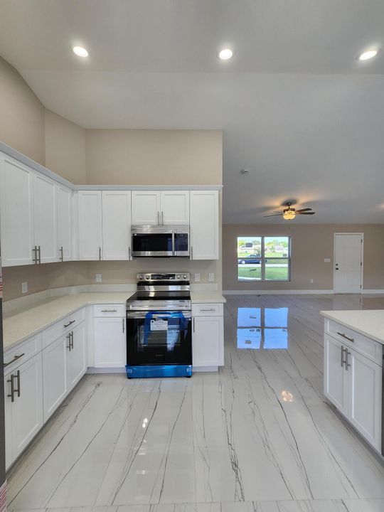 For Sale: $368,000 (3 beds, 2 baths, 1885 Square Feet)