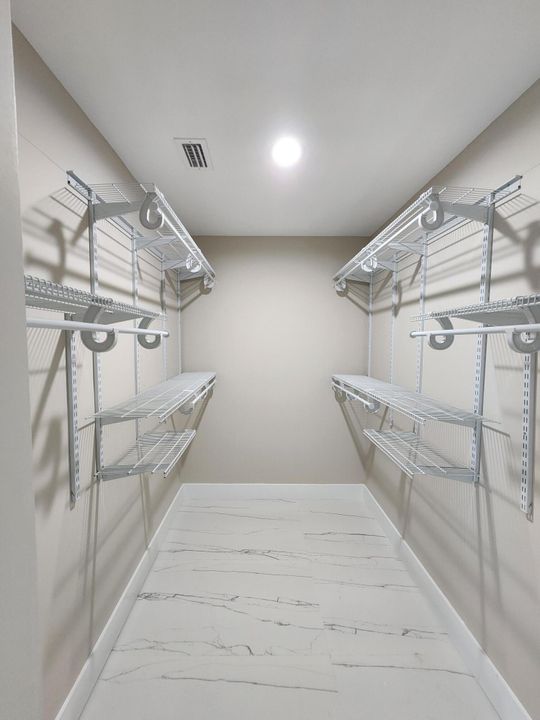 For Sale: $368,000 (3 beds, 2 baths, 1885 Square Feet)