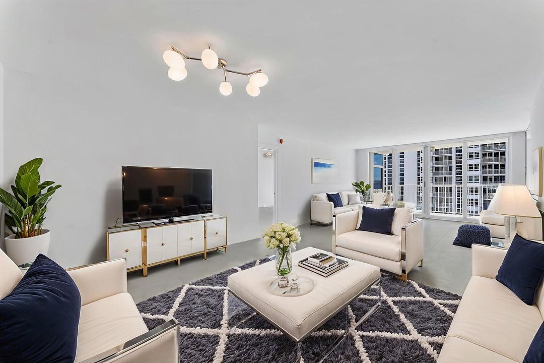 Под контрактом: $3,750 (2 спален, 2 ванн, 1600 Квадратных фут)