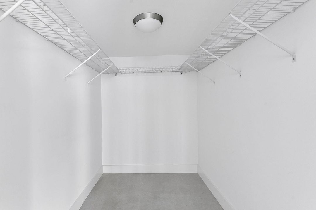 Под контрактом: $3,750 (2 спален, 2 ванн, 1600 Квадратных фут)