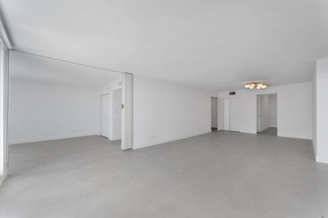 Под контрактом: $3,750 (2 спален, 2 ванн, 1600 Квадратных фут)