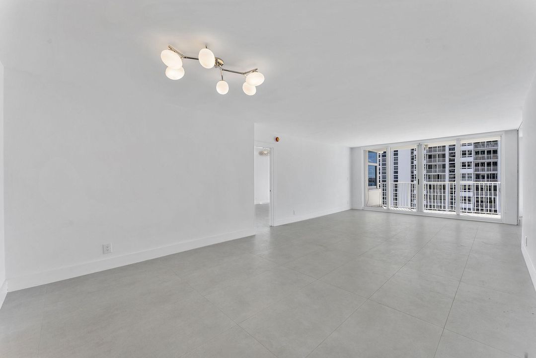 Под контрактом: $3,750 (2 спален, 2 ванн, 1600 Квадратных фут)