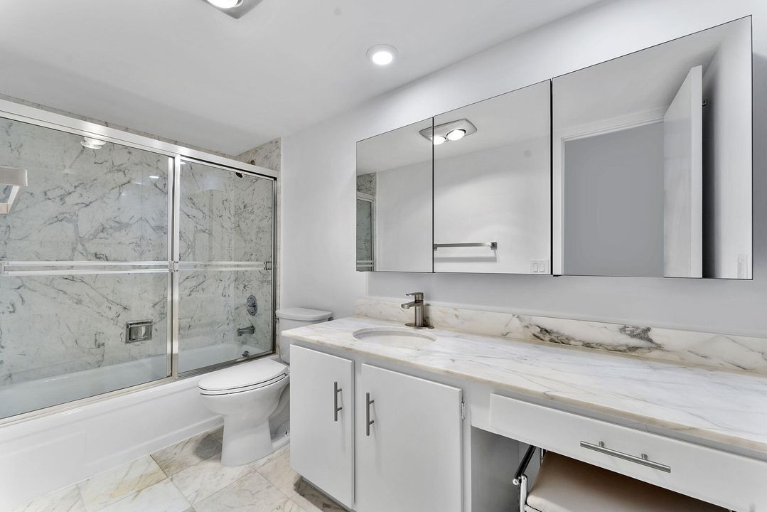 Под контрактом: $3,750 (2 спален, 2 ванн, 1600 Квадратных фут)