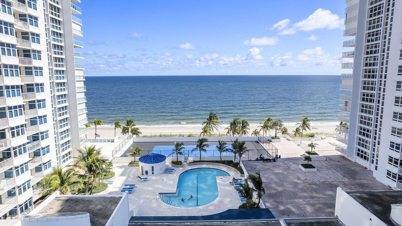 Под контрактом: $3,750 (2 спален, 2 ванн, 1600 Квадратных фут)