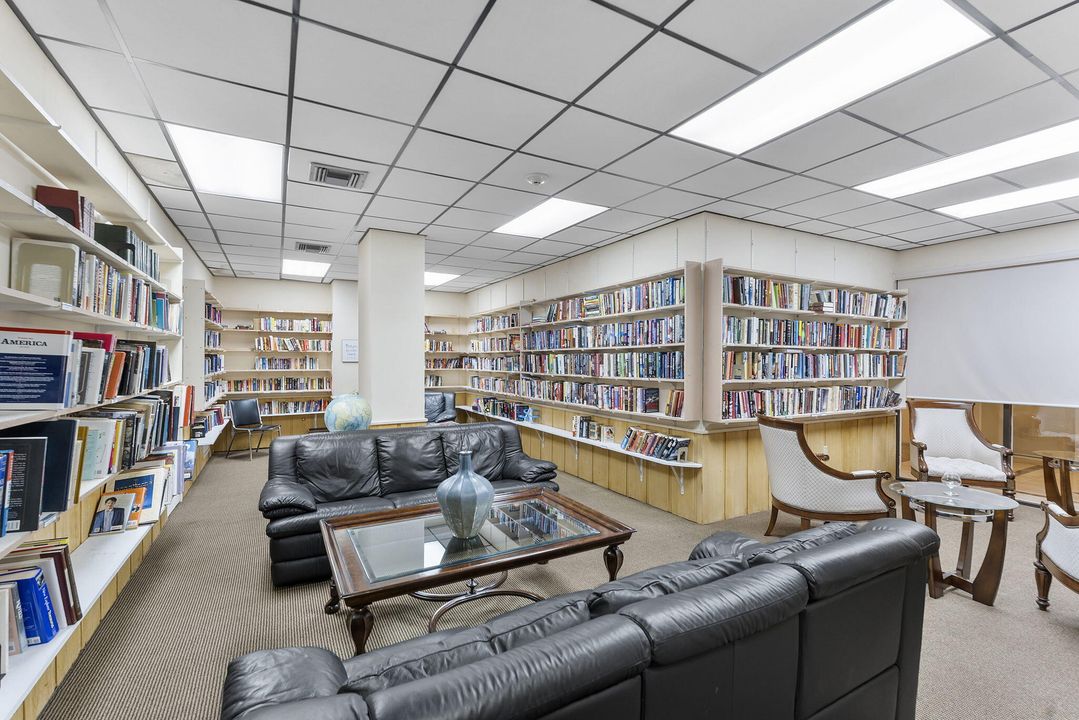 Под контрактом: $3,750 (2 спален, 2 ванн, 1600 Квадратных фут)