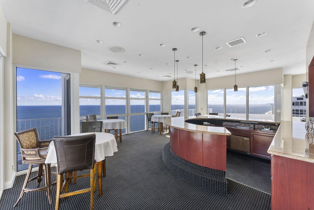 Под контрактом: $3,750 (2 спален, 2 ванн, 1600 Квадратных фут)