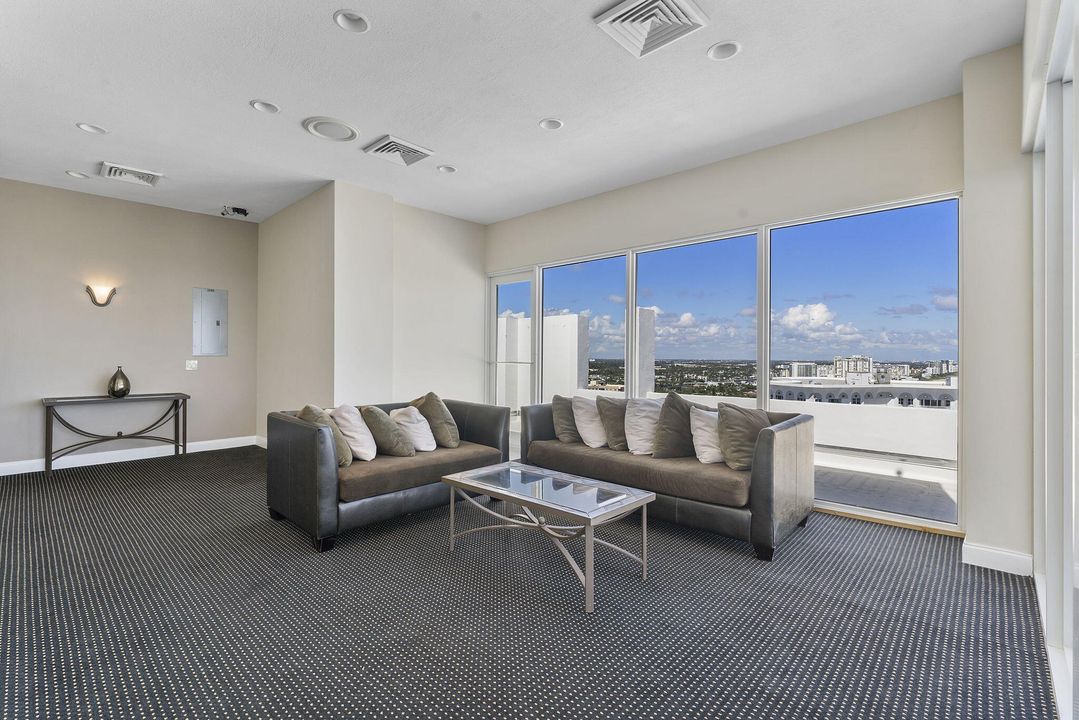 Под контрактом: $3,750 (2 спален, 2 ванн, 1600 Квадратных фут)