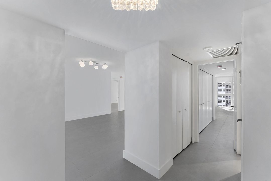 Под контрактом: $3,750 (2 спален, 2 ванн, 1600 Квадратных фут)