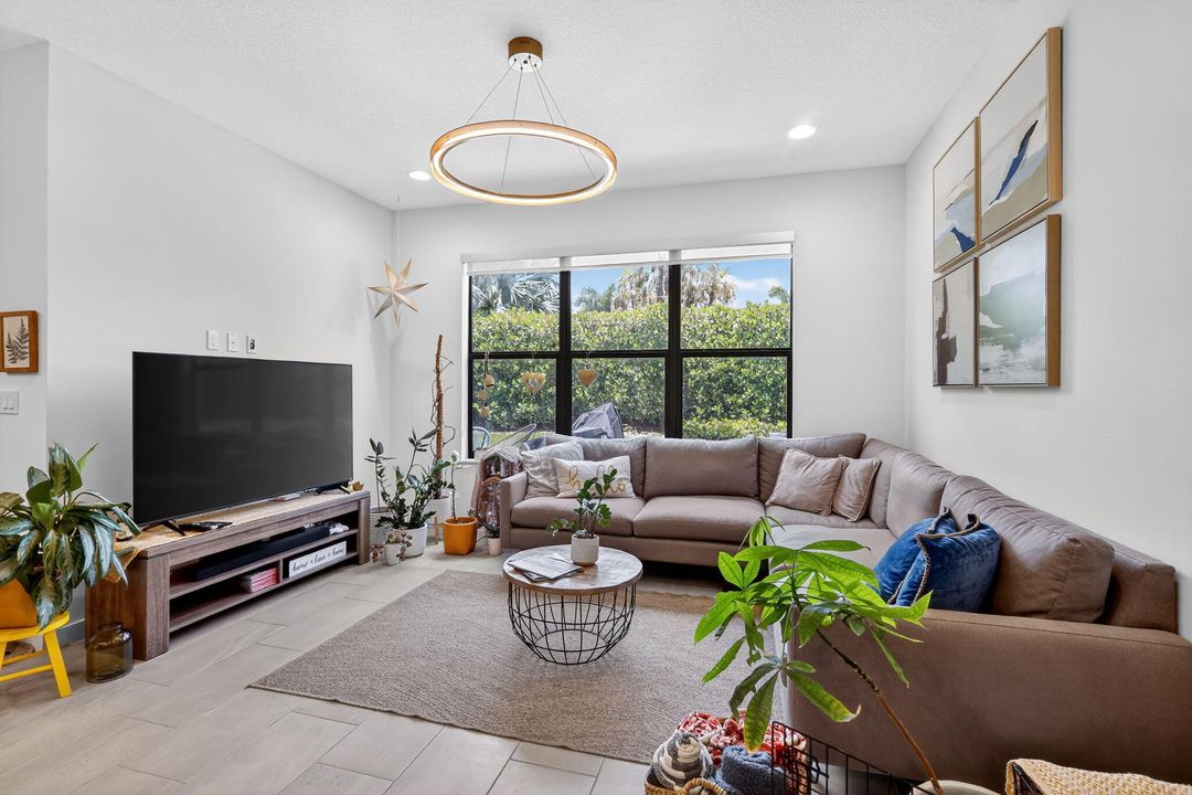 For Sale: $539,900 (3 beds, 2 baths, 1777 Square Feet)