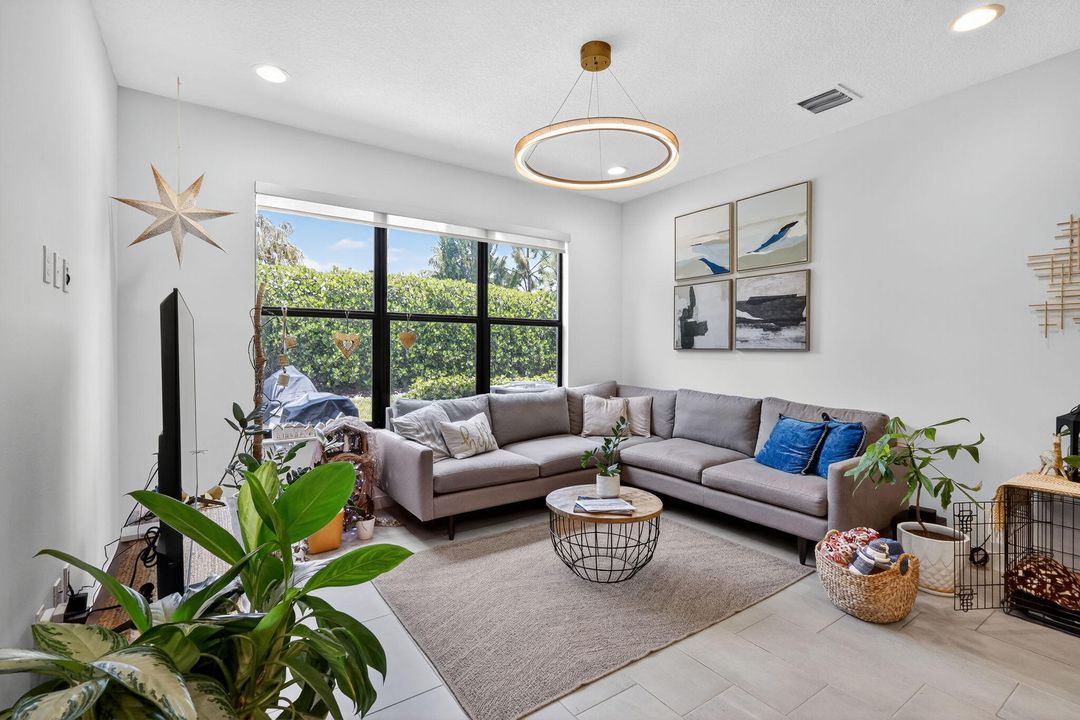 For Sale: $539,900 (3 beds, 2 baths, 1777 Square Feet)