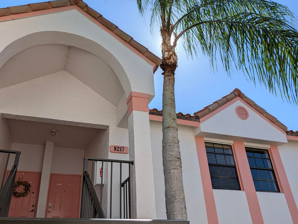 合同活跃: $424,900 (3 贝兹, 2 浴室, 1178 平方英尺)