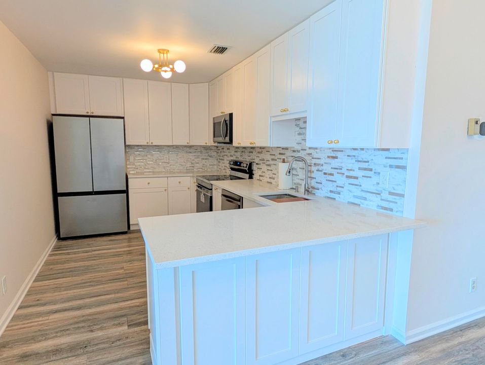 合同活跃: $424,900 (3 贝兹, 2 浴室, 1178 平方英尺)