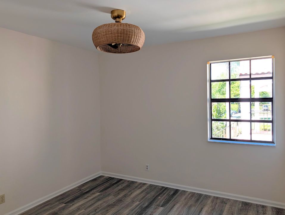 合同活跃: $424,900 (3 贝兹, 2 浴室, 1178 平方英尺)