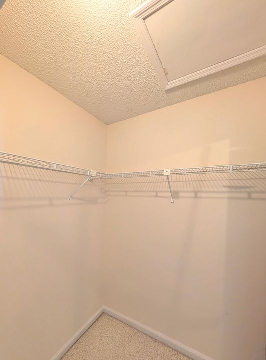 合同活跃: $424,900 (3 贝兹, 2 浴室, 1178 平方英尺)