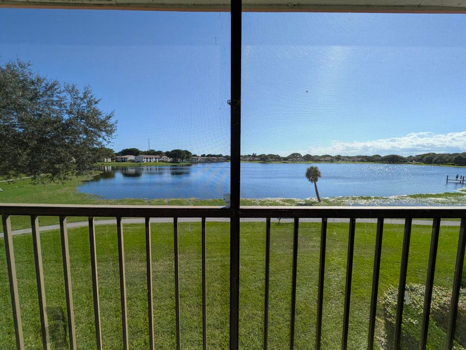 合同活跃: $424,900 (3 贝兹, 2 浴室, 1178 平方英尺)