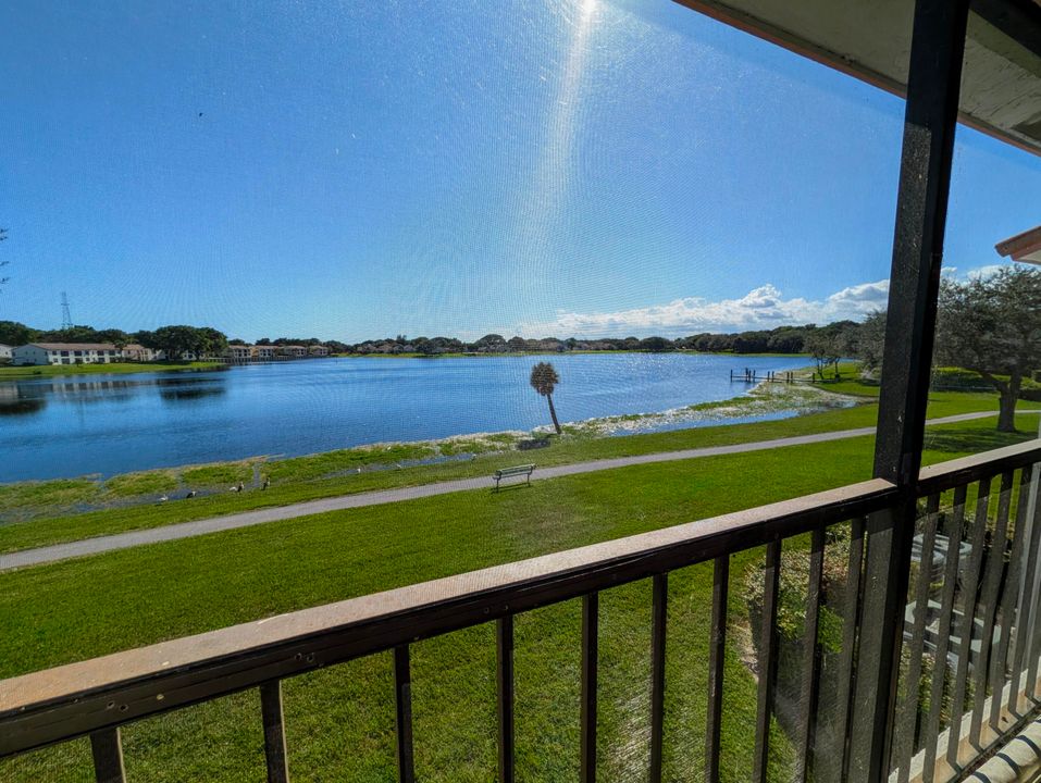 合同活跃: $424,900 (3 贝兹, 2 浴室, 1178 平方英尺)