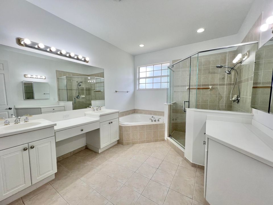 Под контрактом: $3,200 (3 спален, 2 ванн, 2209 Квадратных фут)