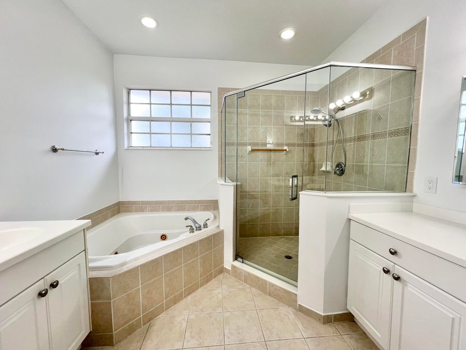 Под контрактом: $3,200 (3 спален, 2 ванн, 2209 Квадратных фут)