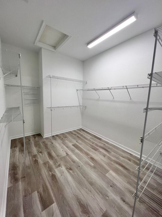 Под контрактом: $3,200 (3 спален, 2 ванн, 2209 Квадратных фут)